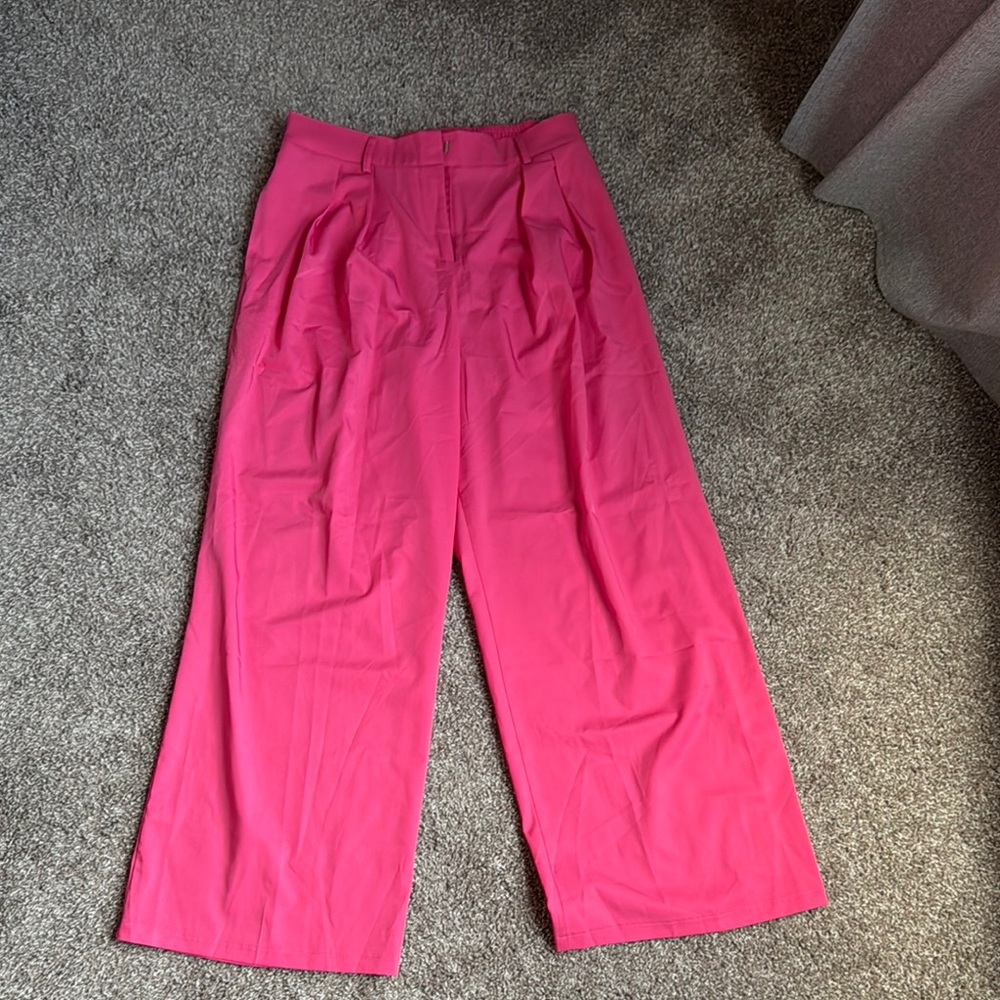 Mid rise pleated straight leg trousers